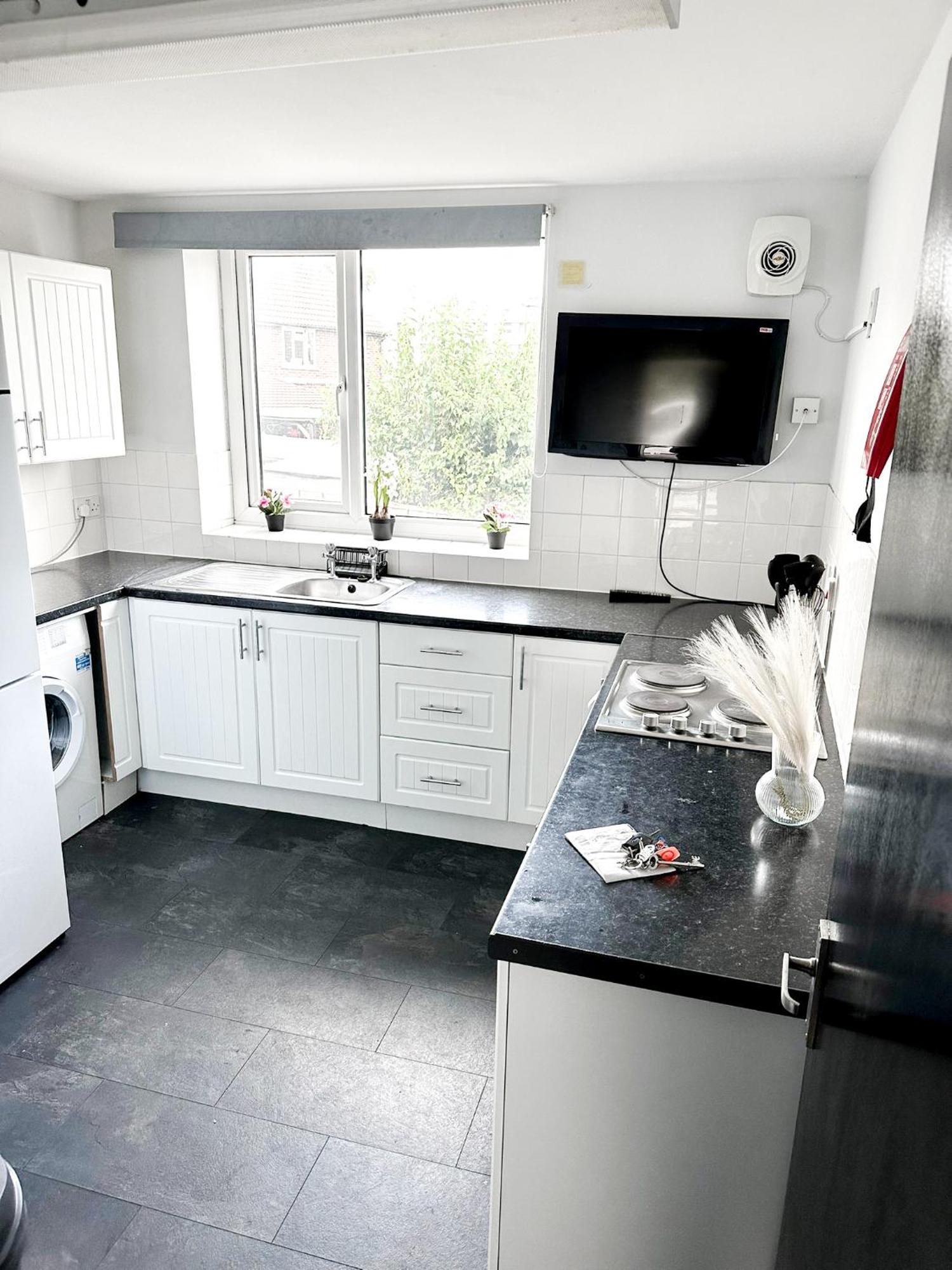 Lovely, Cosy & Central 3 Bed House Near Station Gillingham  Exterior photo